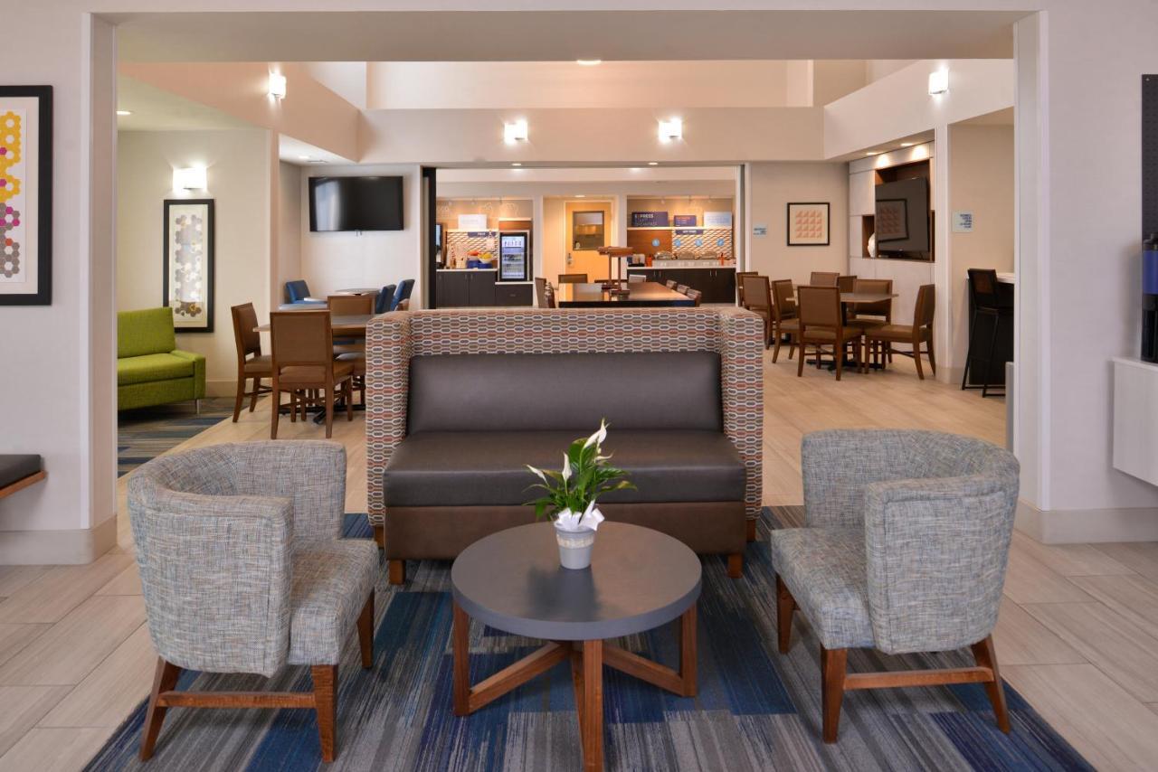 Holiday Inn Express Stockton Southeast By Ihg Экстерьер фото