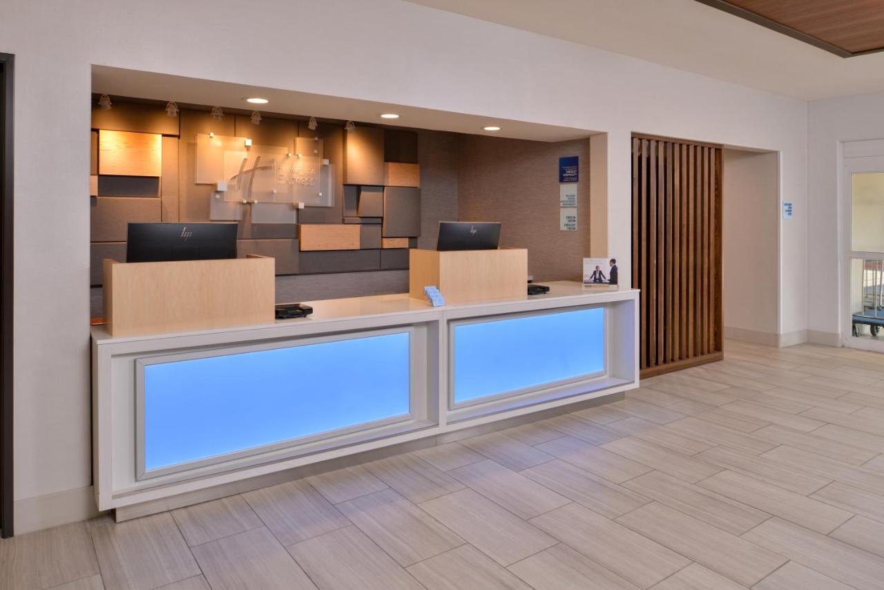 Holiday Inn Express Stockton Southeast By Ihg Экстерьер фото